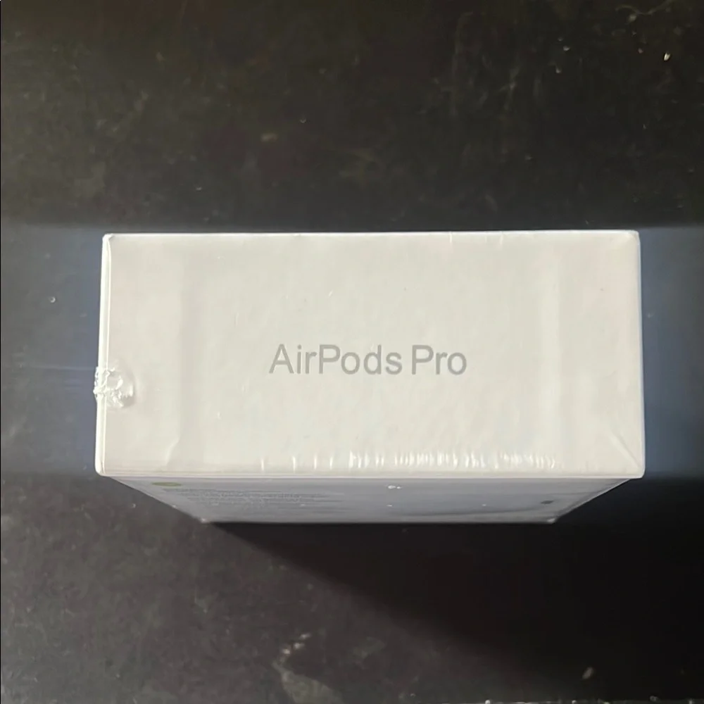 Apple AirPods Pro in Classic White